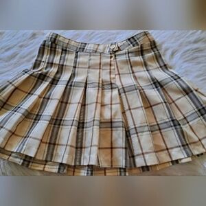 Y2k Pleated Plaid Mini Skirt. Brown, Cream, and Blacks. Size Large